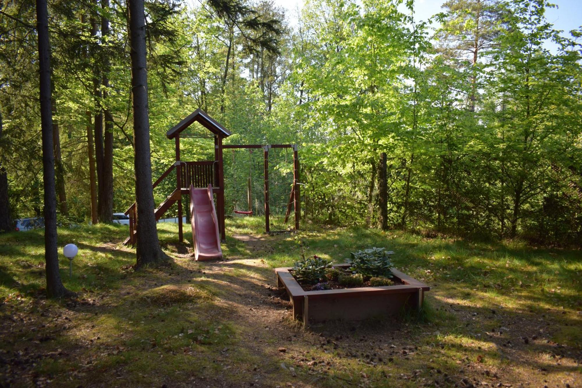 Treehouse U Rybnika Hotel Osecna Eksteriør billede