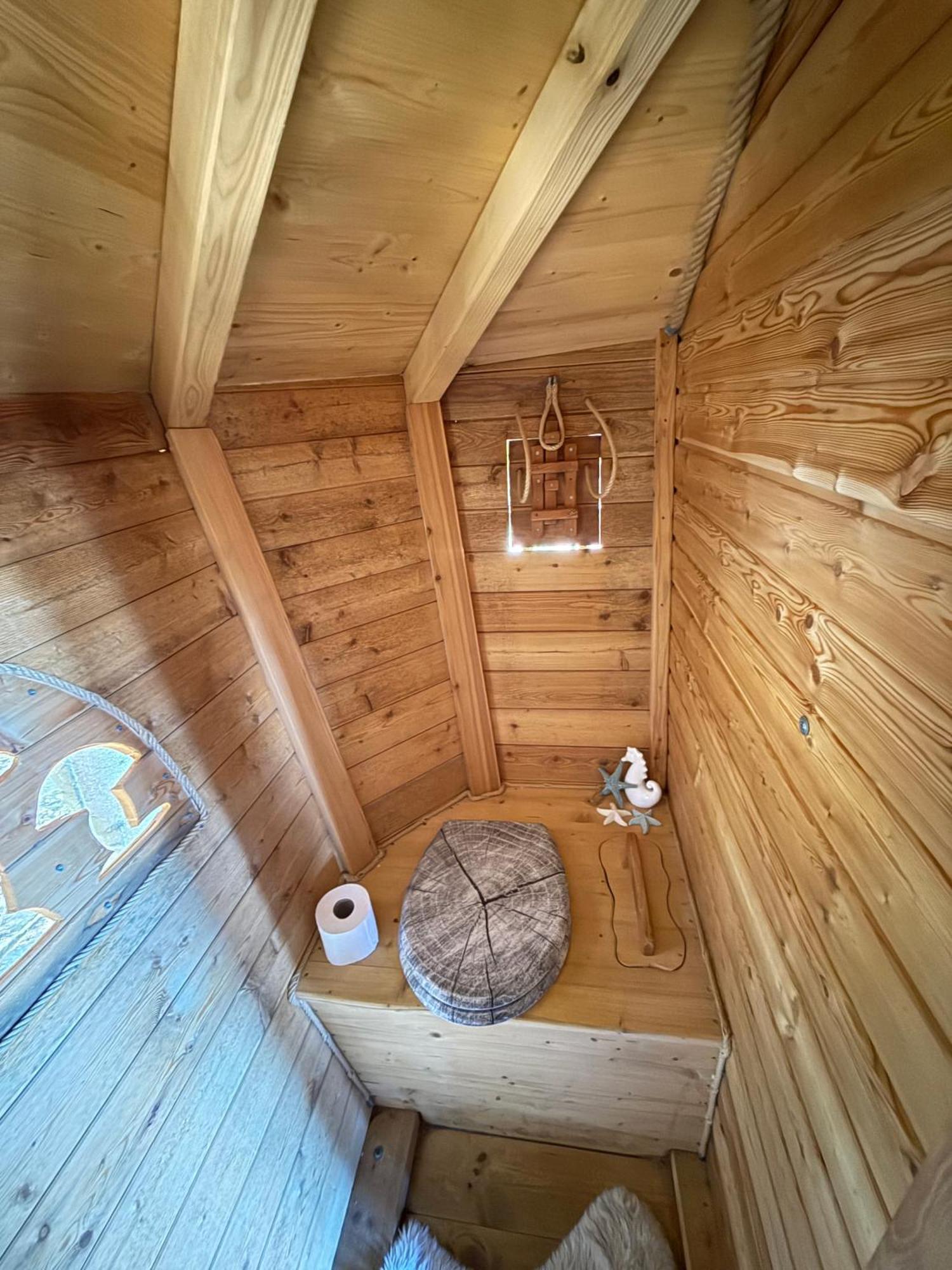 Treehouse U Rybnika Hotel Osecna Eksteriør billede